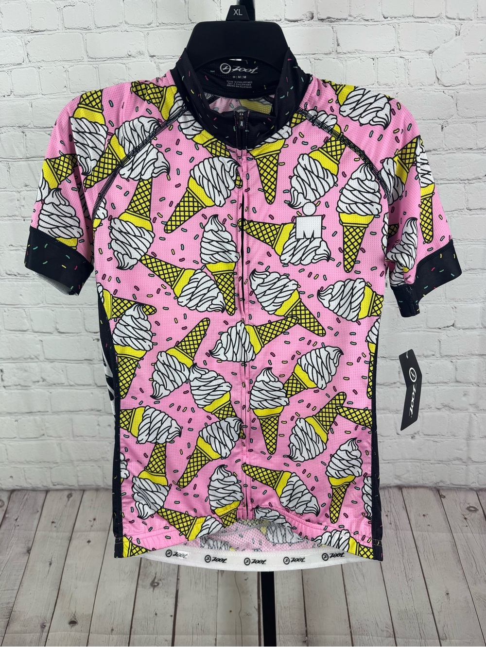 Zoot Sports Women’s Medium IRONMAN Ice Cream Cone Cycling Jersey Pink Full Zip